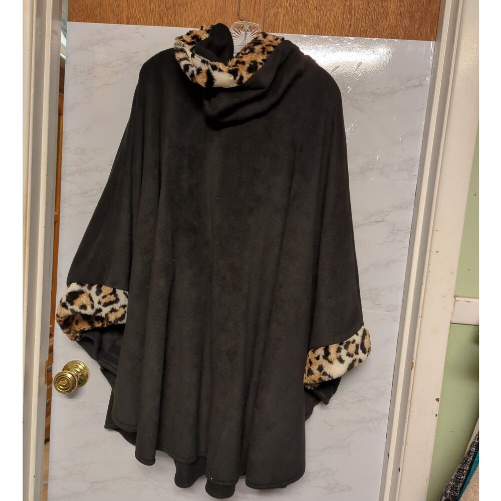 Black Mountain Fleece Hooded Poncho Black with Cheetah Trim One Size Fits Plus - Picture 2 of 5